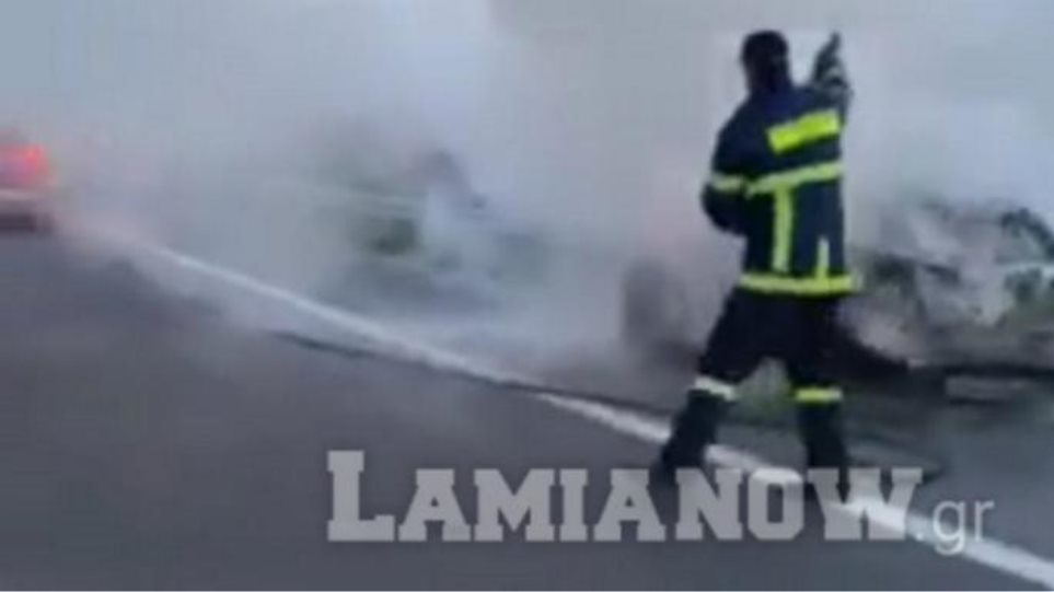 Αυτοκίνητο πήρε φωτιά στην Εθνική Οδό (Video)
