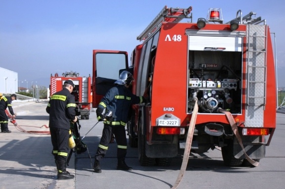 Άρτα: Πυροσβεστικό όχημα έπεσε σε χαράδρα - Στο νοσοκομείο δυο πυροσβέστες
