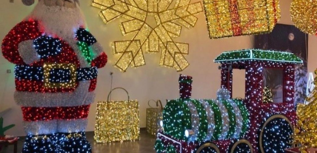 Ο Έλληνας που ανάβει τα χριστουγεννιάτικα φώτα σε 80 χώρες