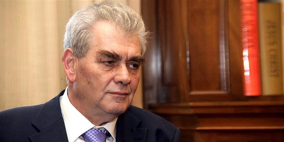 Ο Παπαγγελόπουλος ζητά την «απαγόρευση εισόδου» στη Βουλή του Πλεύρη