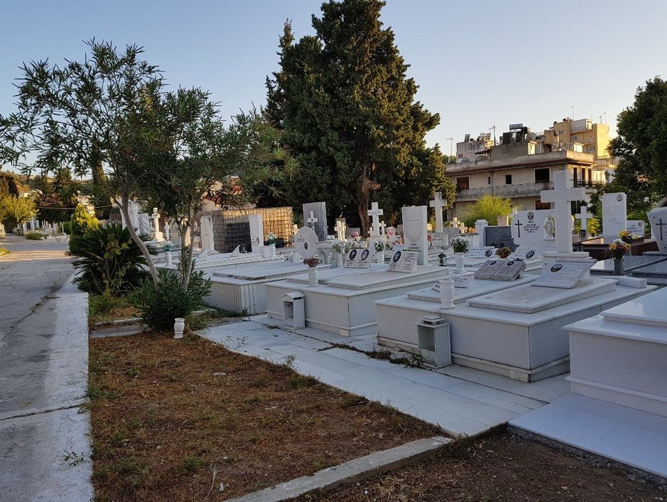 Αργολίδα: Ρήμαξαν τα μνήματα σε πέντε νεκροταφεία