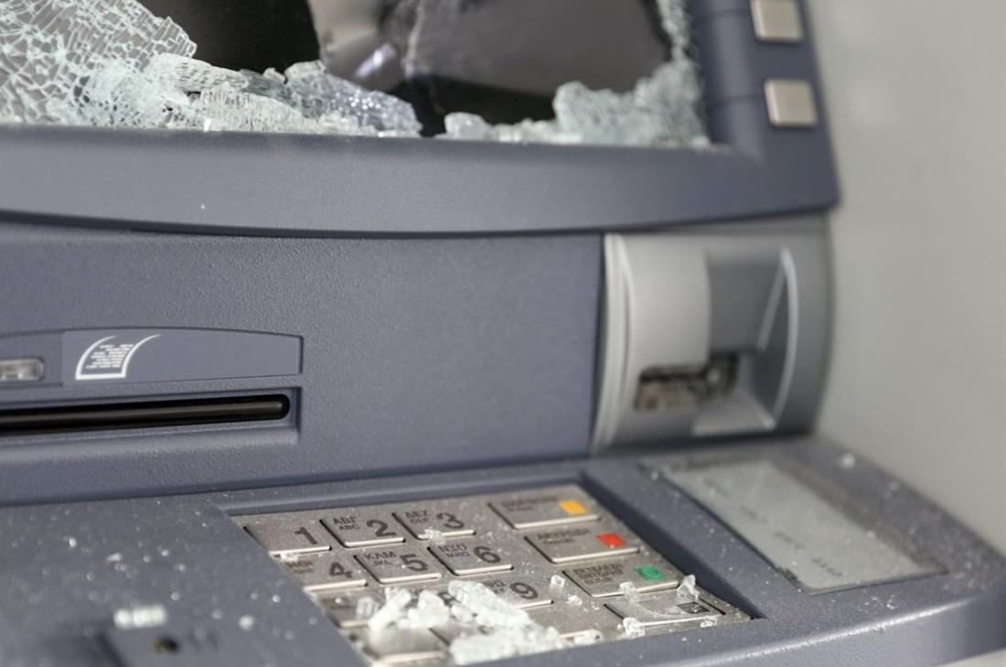 Μπαράζ επιθέσεων σε ATM και τράπεζες της Αττικής, ξημερώματα Κυριακής προς Δευτέρα