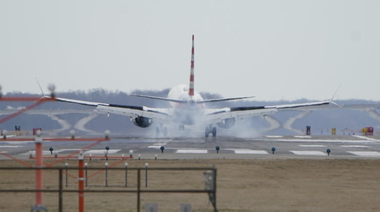 Κοροναϊός: Πιλότοι κάνουν μήνυση στην American Airlines για να σταματήσουν οι πτήσεις