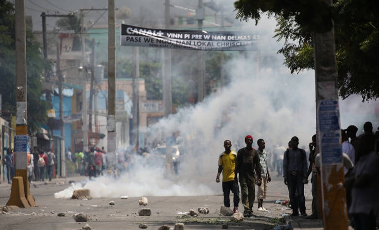 Αϊτή: Θανατηφόρες συγκρούσεις ανάμεσα σε αστυνομικούς και στρατιωτικούς