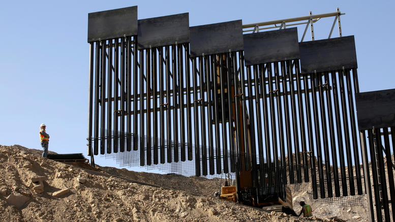 ΗΠΑ: Το Πεντάγωνο κόβει 3,8 δις για το τείχος στα σύνορα Μεξικού