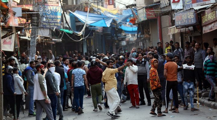 Ινδία: Πάνω από 20 νεκροί σε επεισόδια στο Δελχί