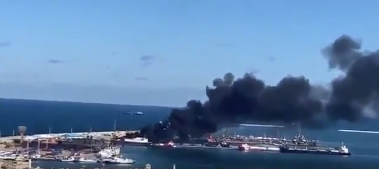 Λιμάνι Τρίπολης: Οι δυνάμεις του Χαφτάρ έβαλαν εναντίον τουρκικού πλοίου (βίντεο)