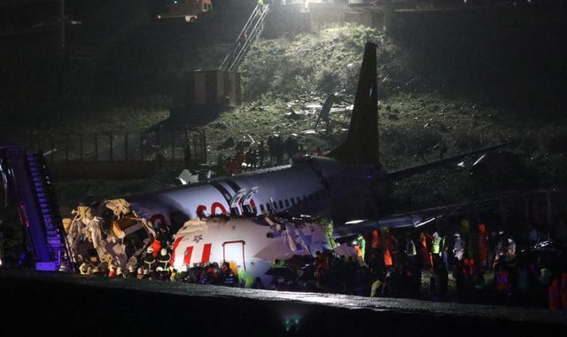 Pegasus Airlines: Συνελήφθη από τις τουρκικές αρχές ο κυβερνήτης του αεροσκάφους που κόπηκε στα τρία