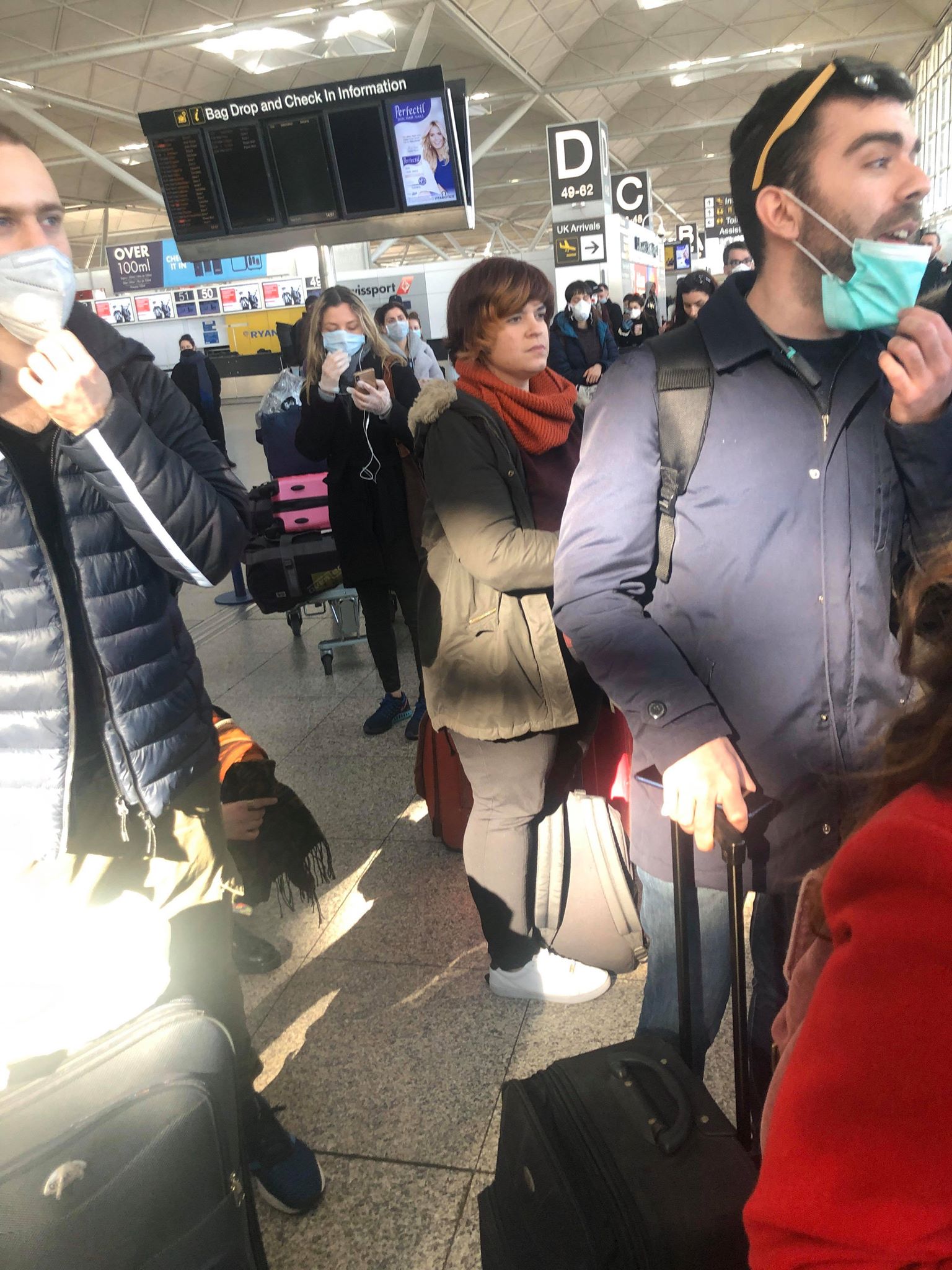 Λονδίνο: Αποκλείστηκαν 200 Έλληνες στο αεροδρόμιο - Απαγορεύτηκε ο επαναπατρισμός τους
