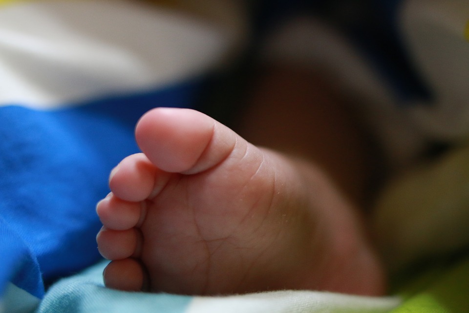 Κορωνοϊός: Νεογέννητο θετικό στον ιό νοσηλεύεται στην Καστοριά