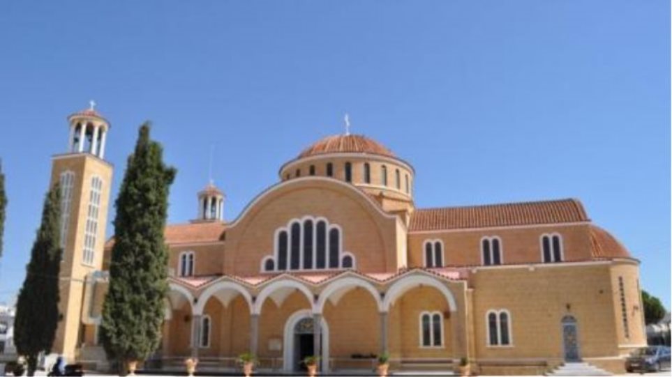 Εκκλησία Κύπρου: Αποχή από τις λειτουργίες ως τις 10 Απριλίου