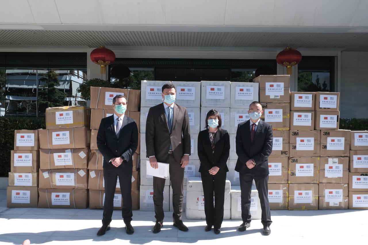Κορωνοϊός: 50.000 μάσκες από την πρεσβεία της Κίνας για το ΕΣΥ