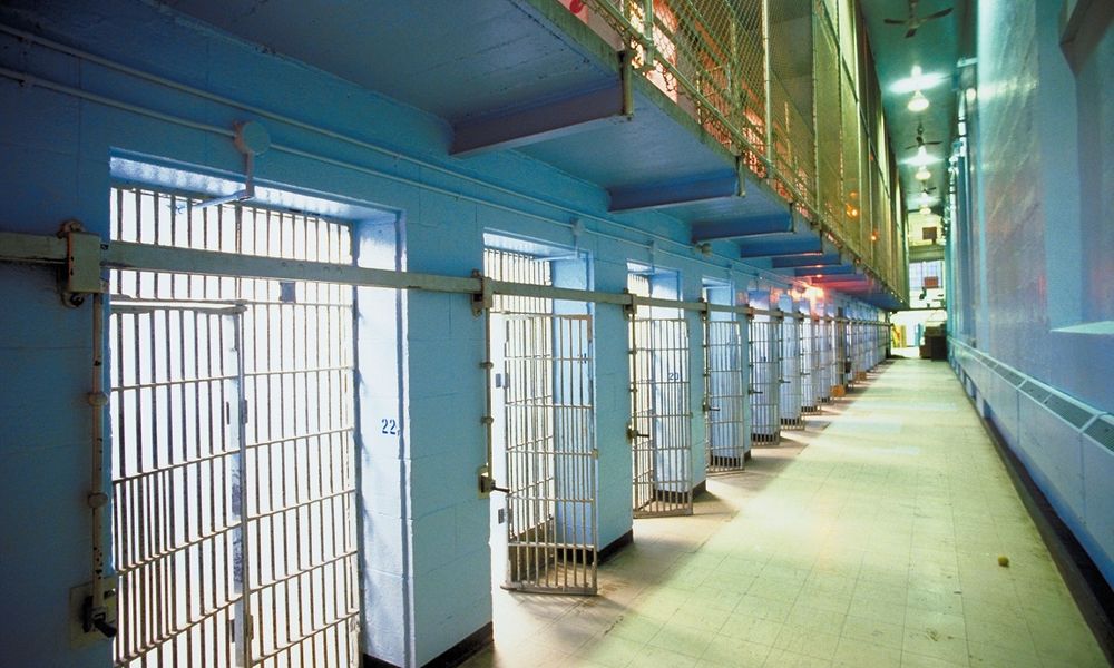 Νεκρή κρατούμενη - Εξέγερση στις φυλακές από φόβο για κορωνοϊό