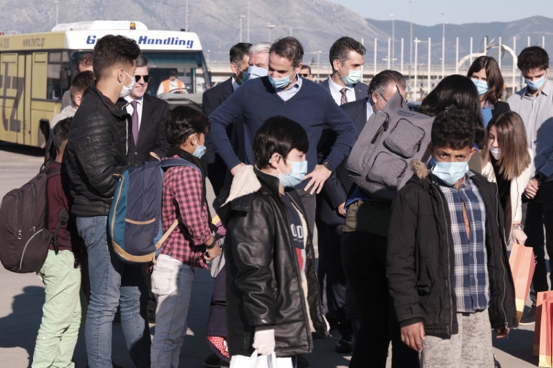 Ο Κ. Μητσοτάκης αποχαιρέτησε τα 50 ασυνόδευτα προσφυγόπουλα που έφυγαν για Γερμανία