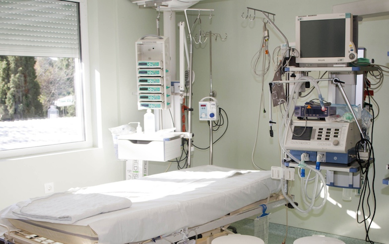 Πανεπιστημιακό Νοσοκομείο Λάρισας - Διασωληνώθηκε 27χρονη γιατρός λόγω κορωνοϊού
