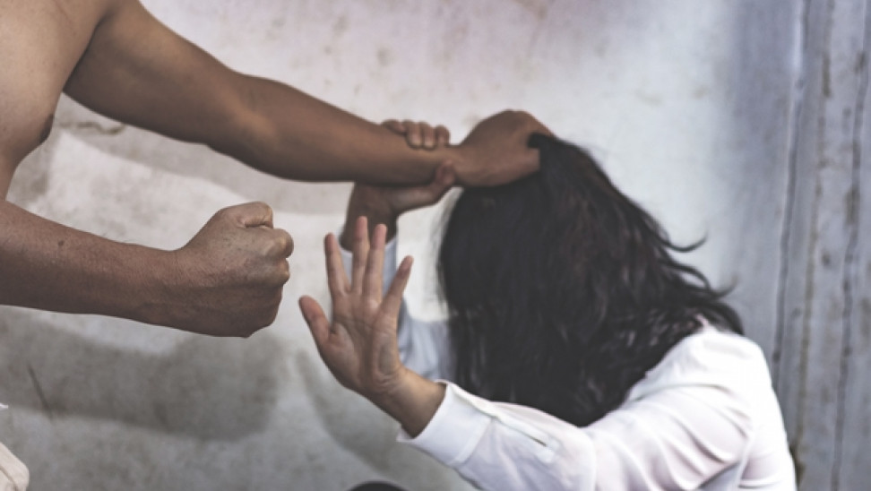 Άυλη έξαρση ενδοοικογενειακής βίας φέρνει ο κορωνοϊός