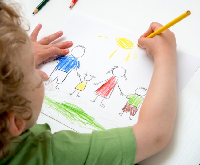 Τα παιδιά ζωγραφίζουν μια ιστορία για την πανδημία σε μια εκπαιδευτική πρωτοβουλία του ΕΚΠΑ