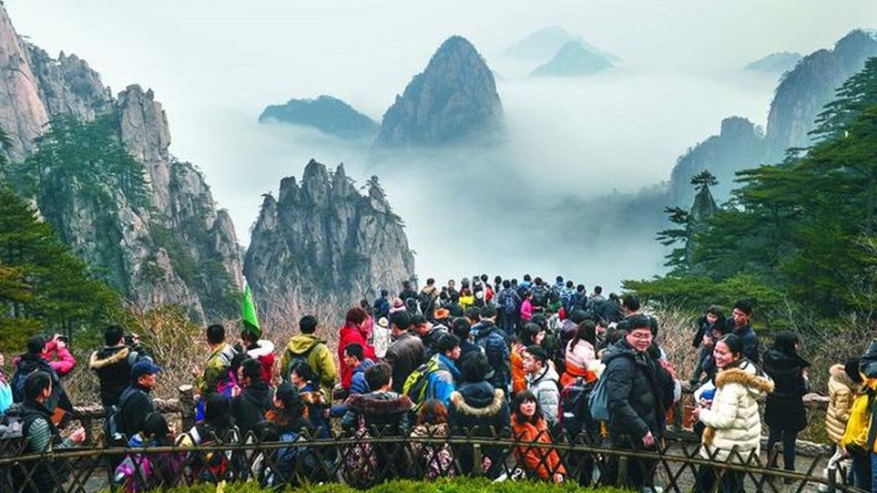 Κορωνοϊός: Ανησυχητικές εικόνες στην Κίνα - Χιλιάδες κόσμος σε ορεινό πάρκο το ΣΚ (βίντεο)