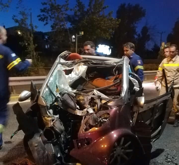 Σοκαριστικές εικόνες από το ατύχημα στην Λ. Μαραθώνος