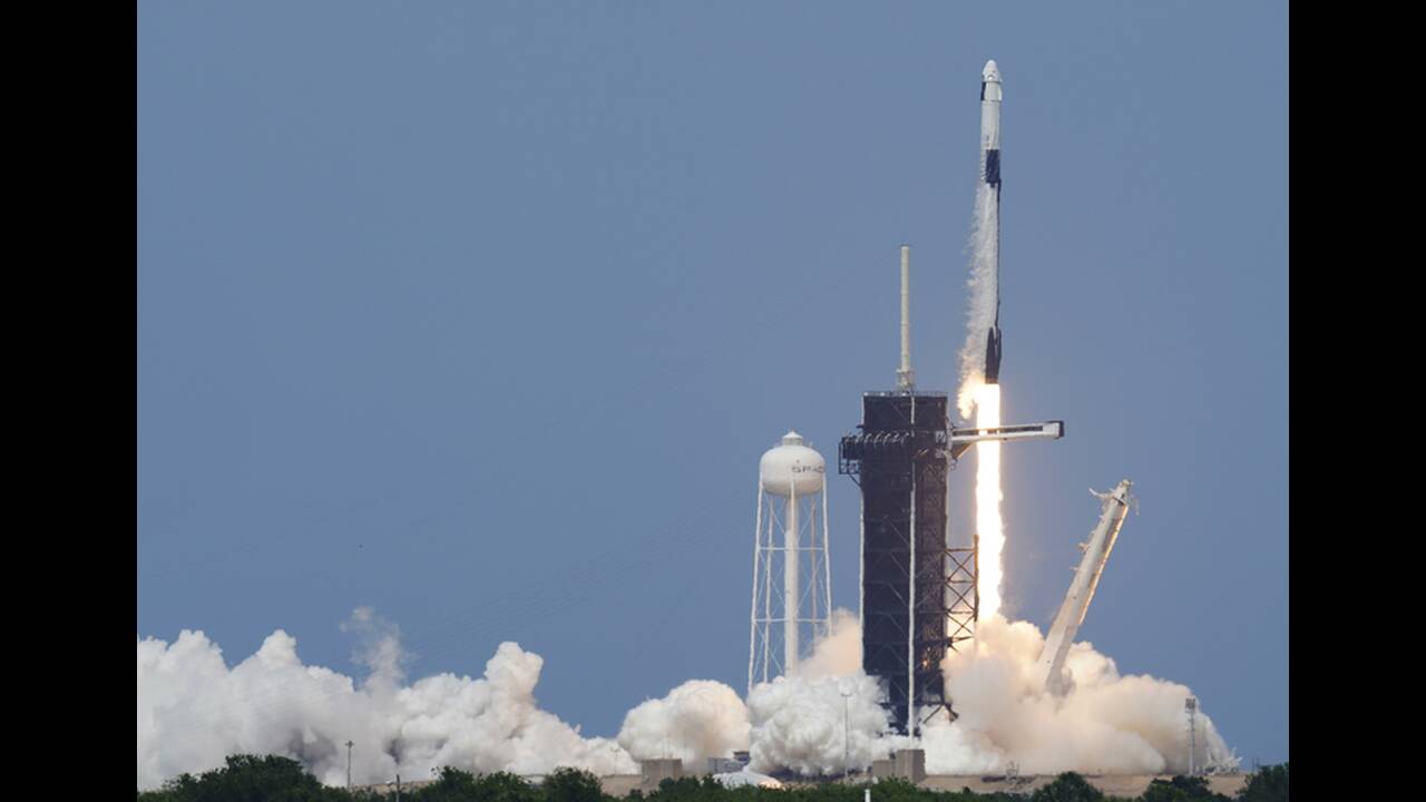 SpaceX - Εκτόξευση ορόσημο: Η πρώτη επανδρωμένη αποστολή προς τον Διεθνή Διαστημικό Σταθμό
