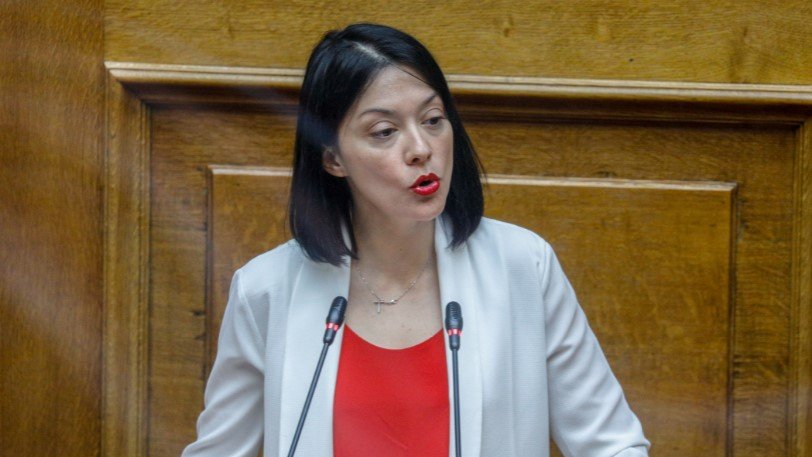 Γιαννακοπούλου ΚΙΝΑΛ: Η απάντηση της για τα ..."γαλλικά" της στη Βουλή