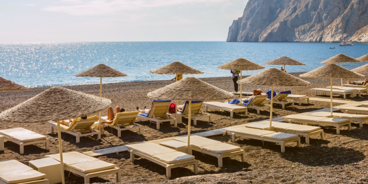 Καλοκαίρι και κορωνοϊός: Πώς θα ανοίξουν οι 515 οργανωμένες παραλίες