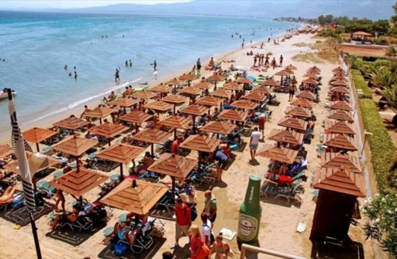 Ανοίγουν το Σαββατοκύριακο οι οργανωμένες παραλίες