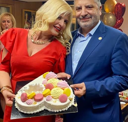 Γιώργος Πατούλης: Η τούρτα καρδιάς με σαμπάνια απο την γυναίκα του (φωτό)