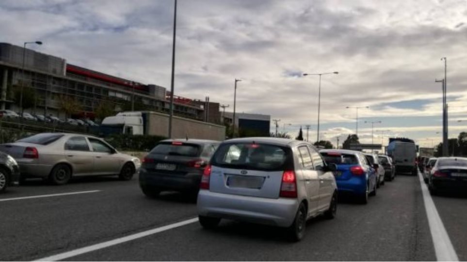 Αθηνών - Λαμίας: Μποτιλιάρισμα στην εθνική οδό λόγω τροχαίου