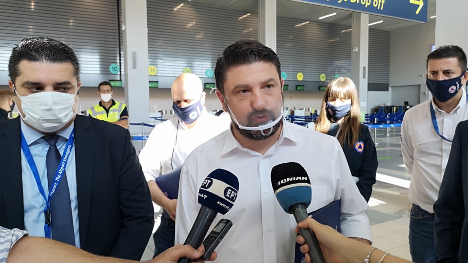 Τουρισμός: Ξεκίνησε την αυτοψία στα 18 αεροδρόμια ο Χαρδαλιάς - Οι νέες οδηγίες στις πύλες εισόδου