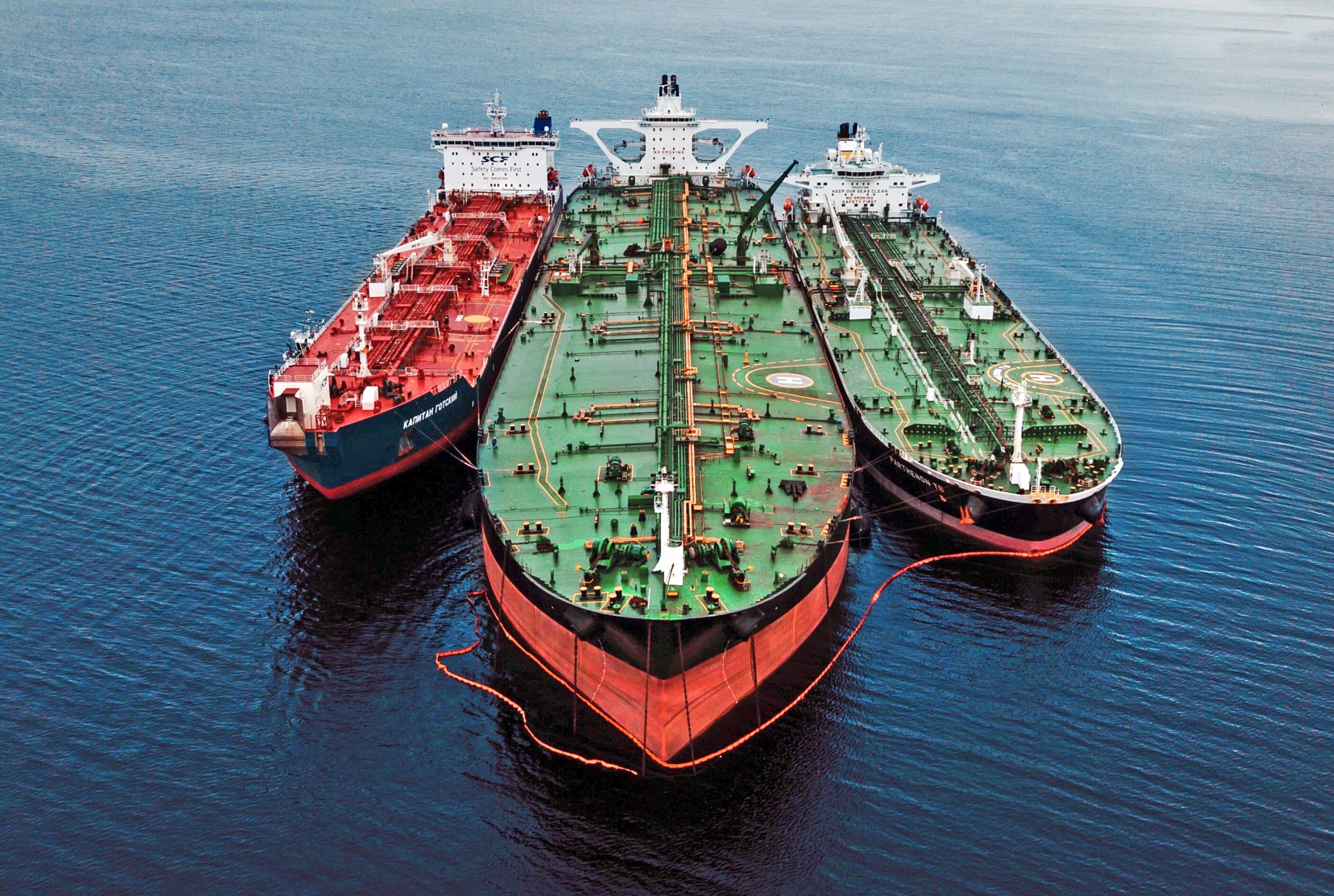 Ποια είναι τα τέσσερα ελληνικά πλοία που μετέφεραν πετρέλαιο από τη Βενεζουέλα