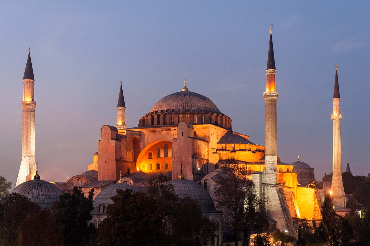 Ο Ερντογάν σκέφτεται (πάλι) να μετατρέψει το μουσείο της Αγίας Σοφίας σε τζαμί