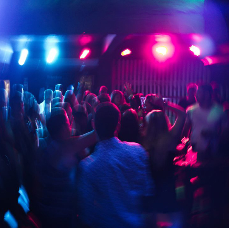 Κορωνο -πάρτι στην Κυψέλη: 41 άτομα διασκέδαζαν μέχρι πρωίας εν μέσω αποφάσεων για σκληρότερα μέτρα