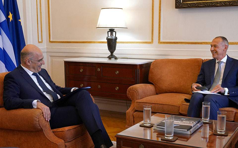 Με τον Ρώσο πρέσβη Αντρέι Μάσλοβ συναντήθηκε ο Νίκος Δένδιας