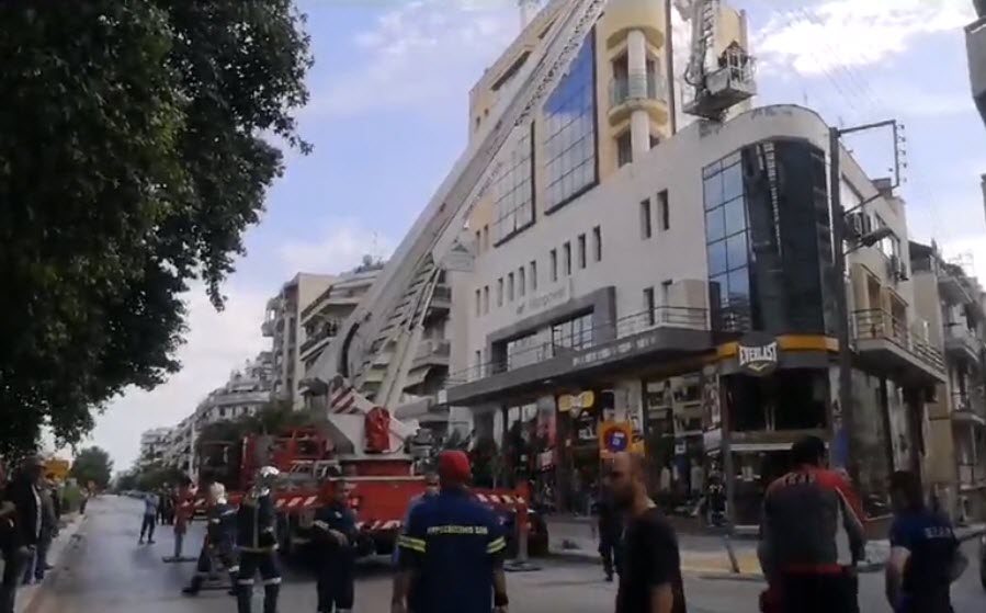 Θεσσαλονίκη: Γυναίκα εγκλωβίστηκε σε μπαλκόνι μετά από πυρκαγιά που προκλήθηκε από γκαζάκια