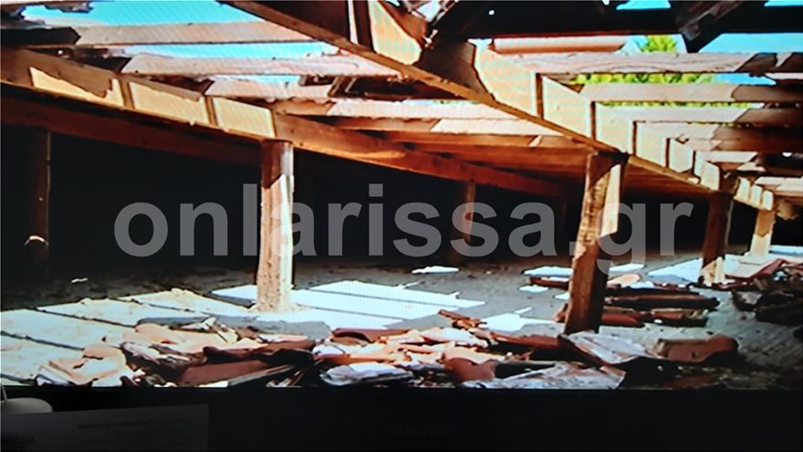 Αεροσκάφος κατέστρεψε σκεπή σπιτιού σε χωριό της Λάρισας