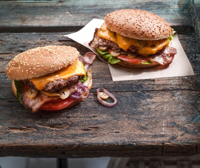 Ποιο θα είναι το cheeseburger του 2030 σύμφωνα με τις Βρυξέλλες