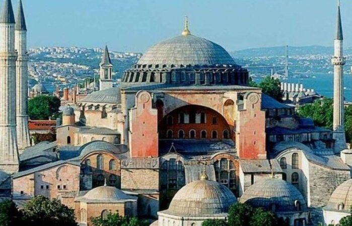 Le Figaro: «Αψηφά εκ νέου την Ευρώπη» ο Ερντογάν - The Times: «Από τις πιο δραματικές στιγμές στην ιστορία των 1.500 ετών της Αγίας Σοφίας»