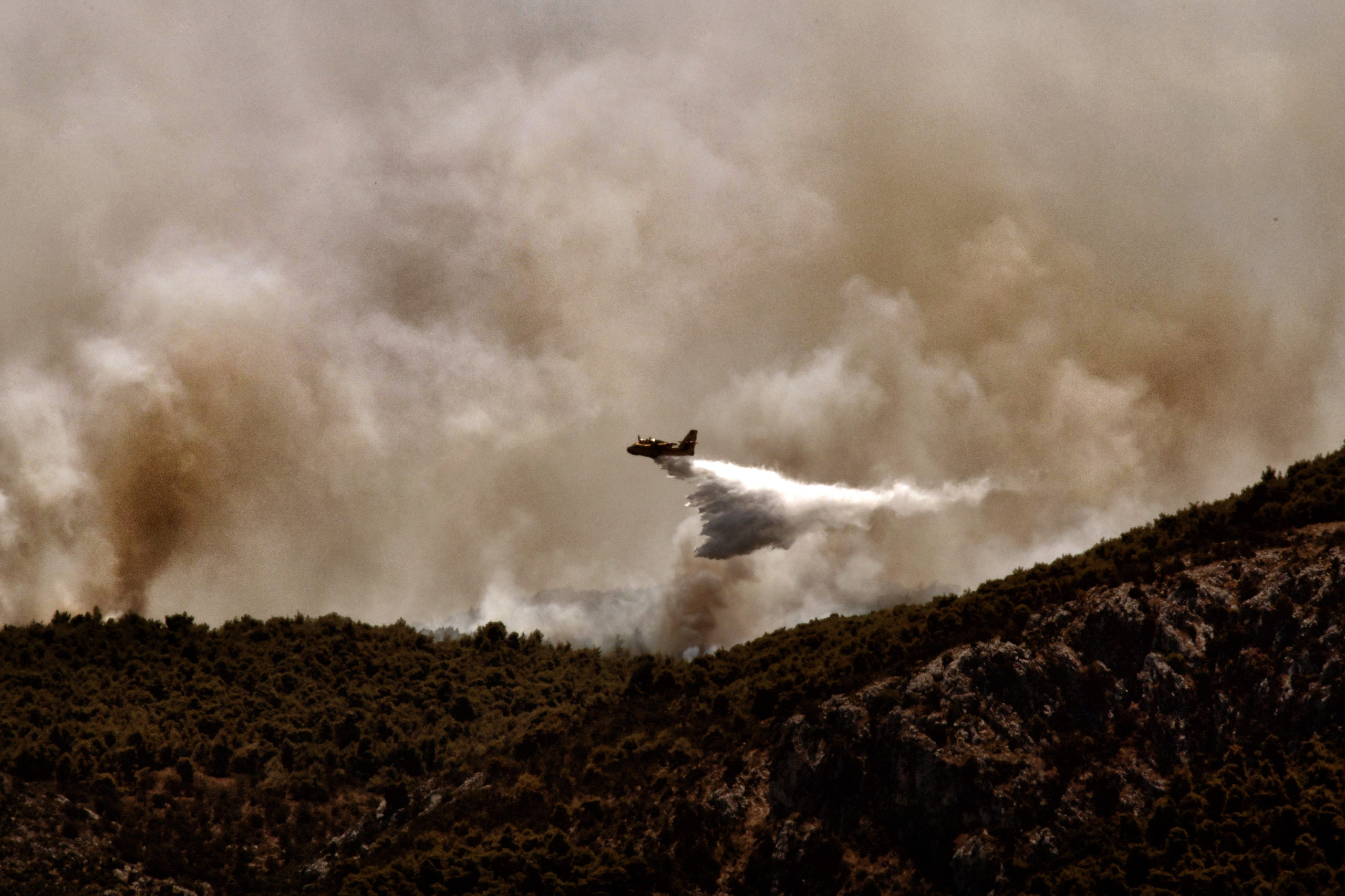 Σε κατάσταση έκτακτης ανάγκης 5 περιοχές του Δήμου Κορινθίων από τη φωτιά στις Κεχριές