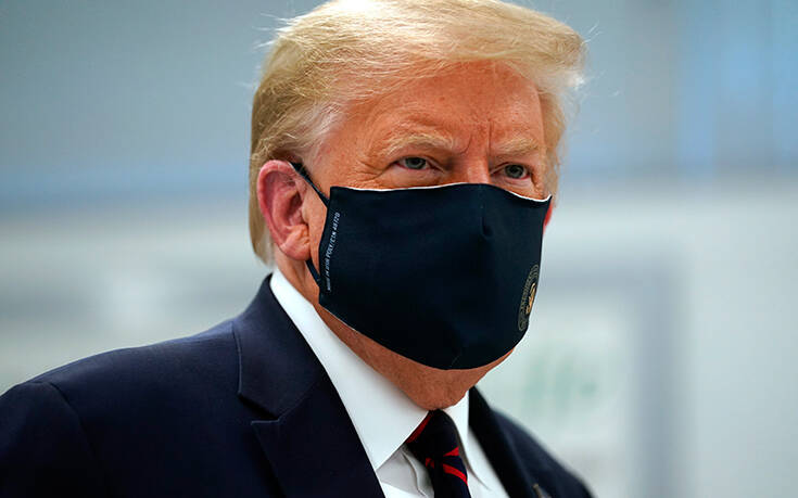 Νέα εμφάνιση του Ντόναλντ Τραμπ με μάσκα