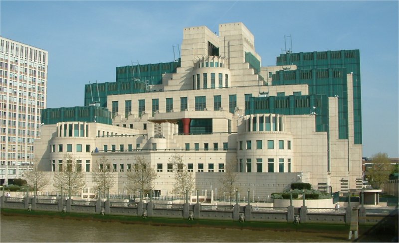 Νέος επικεφαλής της MI6 αναλαμβάνει ο διπλωμάτης Ρίτσαρντ Μουρ