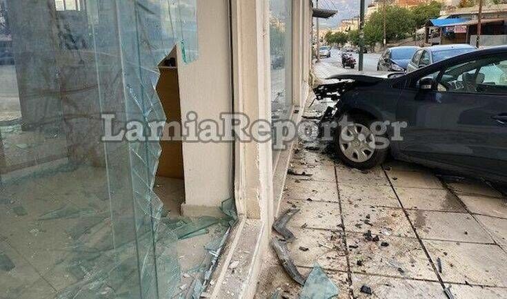Λαμία: Οι κλέφτες μπούκαραν μέσα στο μαγαζί από σπασμένη τζαμαρία