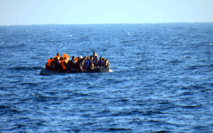 Γαύδος: Επιχείρηση διάσωσης 38 παράνομων μεταναστών από το λιμενικό