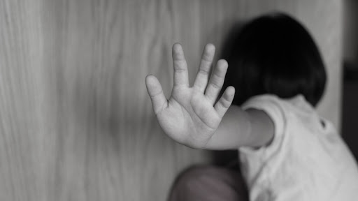 Φρικτό έγκλημα στην Ινδία: Πέταξαν σε πηγάδι 3χρονο κορίτσι