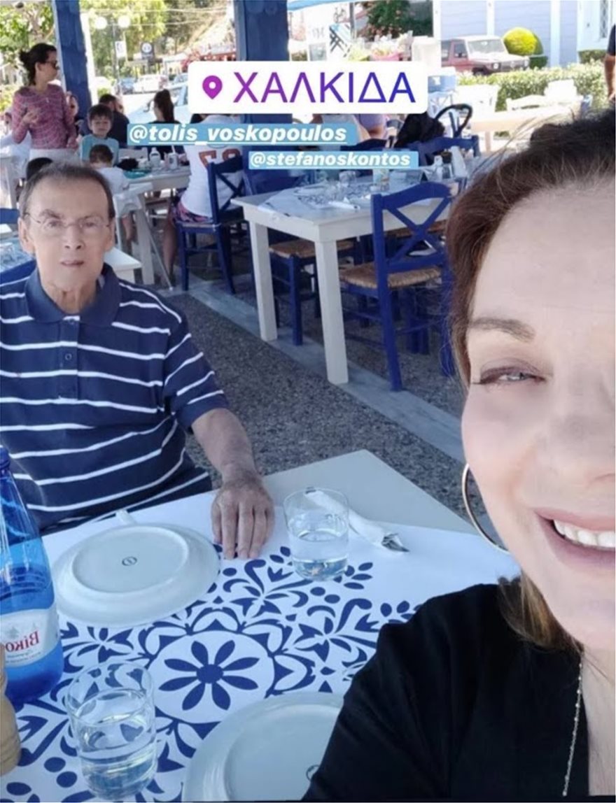 Τόλης Βοσκόπουλος: Αγνώριστος σε ταβέρνα με την Άντζελα Γκερέκου