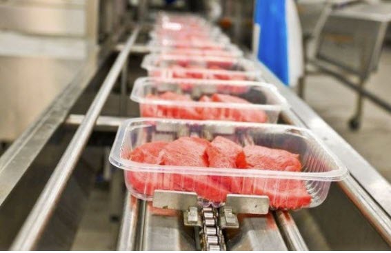 Κινδυνεύουν περισσότερο να κολλήσουν κορωνοϊό όσοι εργάζονται σε εργοστάσια κρέατος & πουλερικών