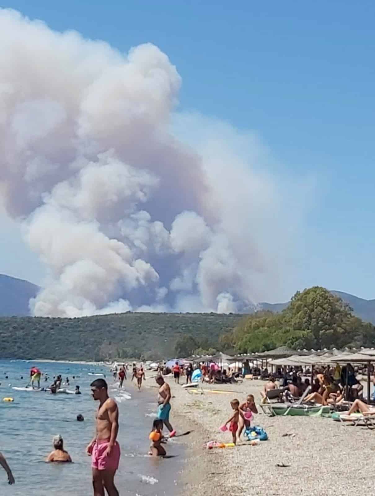 Μάνη: Εκκενώνονται προληπτικά τρεις οικισμοί από τη φωτιά