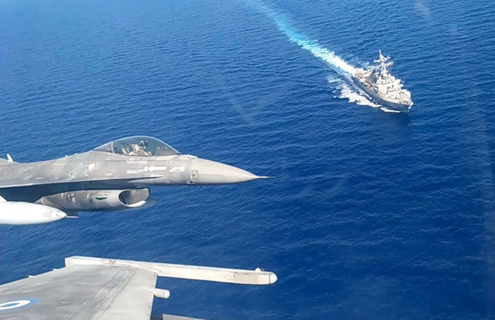 Πηγές του ΓΕΕΘΑ διαψεύδουν τους τουρκικούς ισχυρισμούς περί παρενόχλησης του «Τσεσμέ» από ελληνικά F-16