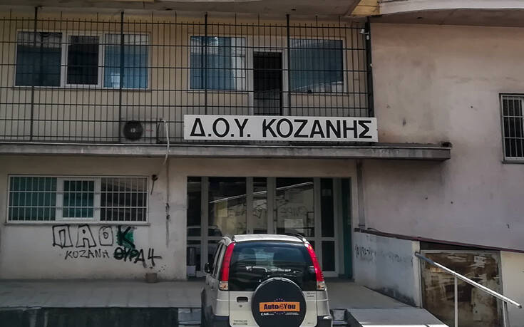 Σοκάρει μαρτυρία από την επίθεση με τσεκούρι στη ΔΟΥ Κοζάνης: Ήταν τόσο το αίμα που δεν κατάλαβα ποια ήταν