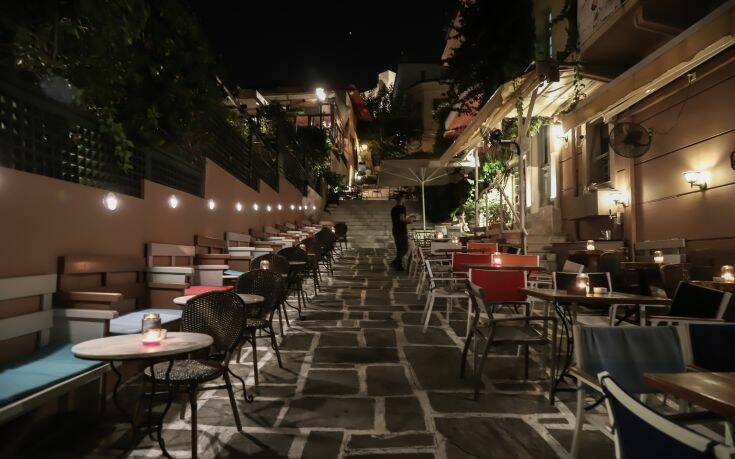 Έρημη πόλη η Αθήνα μετά τις 12 μετά το κλείσιμο των μπαρ και εστιατορίων [εικόνες]